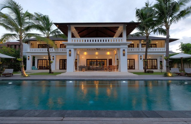 Villa Tjitrap, Bali - Fabulous Javanese Plantation house in Seminyak!