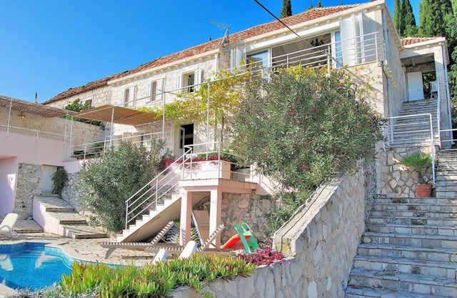 Villa Tony - Five Bedroom Villa with Terrace, Swimming Pool and Sea View
