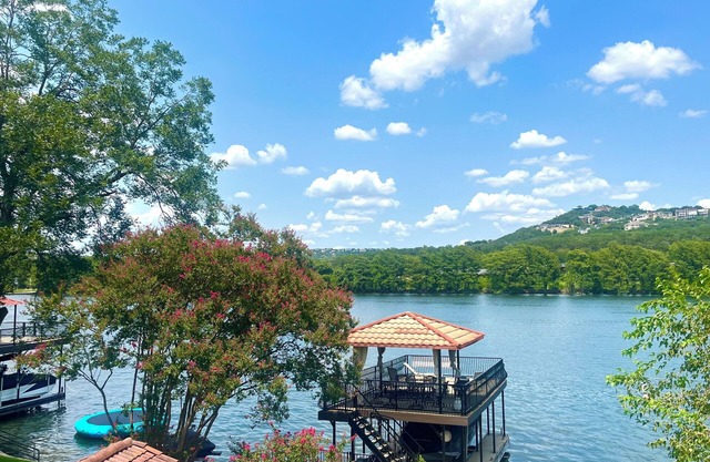 Villa Toscana – Rustic Italian Lakeside Retreat - Private Boat Dock and slip