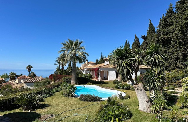 Villa "Tropical Dream" with big Garden, Sea View, Heated Private Pool & Wi-Fi
