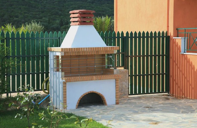 Villa Valio: Large Private Pool, Sea Views, A/C, WiFi