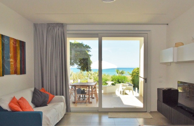 Villa Venus with direct access to the beach
