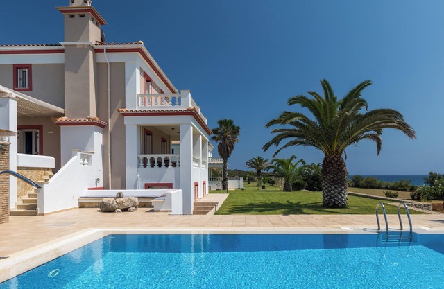 Villa Vinaria Litoa with private pool