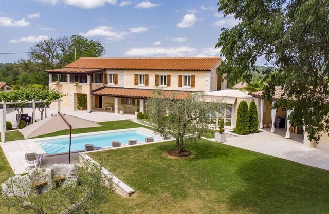 Villa Viscum in Central Istria for 8 persons with large garden - pet friendly