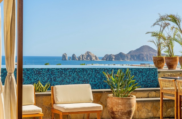 Villa Vista Vela 4101: View of Arch, Great Location near Costco. Promos Avail.