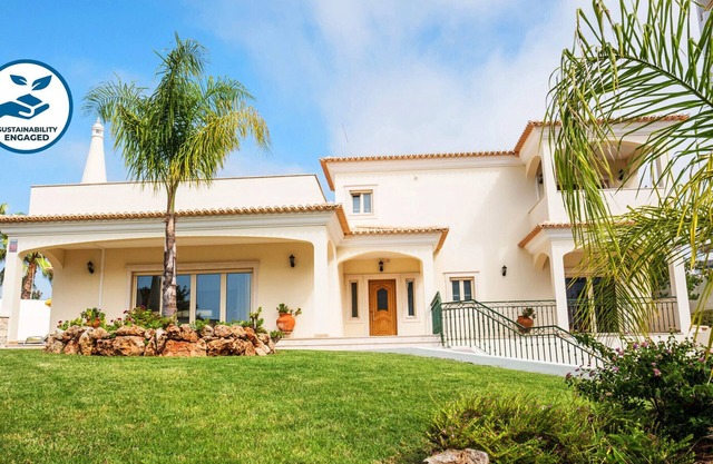 Villa w/heatable pool & BBQ in Albufeira
