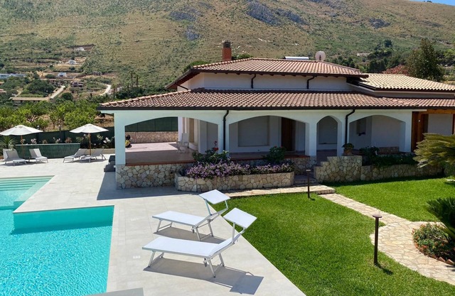 Villa with swimming pool and garden near Scopello