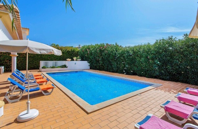 Villa White Sands - Your Private Oasis, Heated Pool, Beaches & Strip Nearby