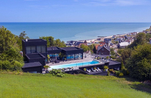 Villa with panoramic sea view and swimming pool