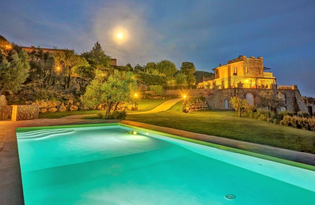 Villa with A/C, private pool, internet, TV, patio, panoramic view, parking, close to San Gimignano