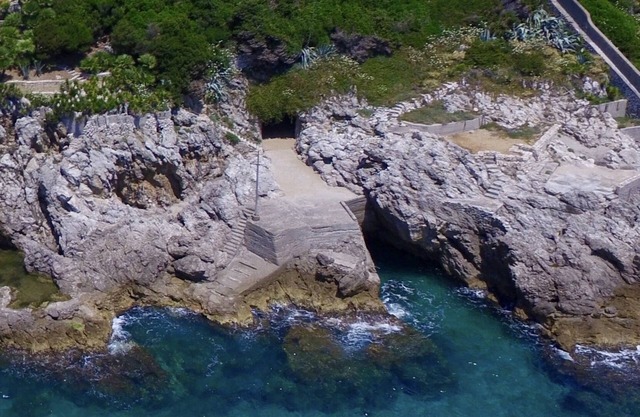 Villa with access to the sea of the Punta Rossa cliff