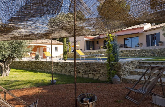 Villa with air conditioning and heated pool