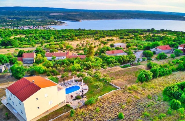 Villa with amazing sea view, quite area