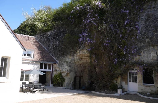 Villa with caves of 60meters long!