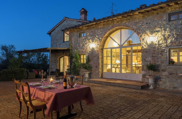 Villa with concierge service and heated pool at 20 minute from Florence center