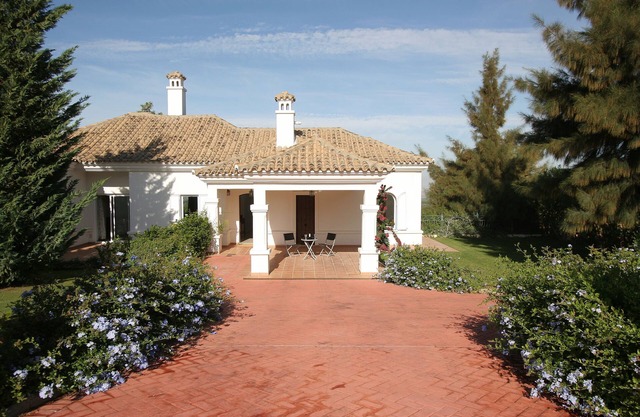 Villa with private pool - front row golf course. Views of Arcos de la Frontera.