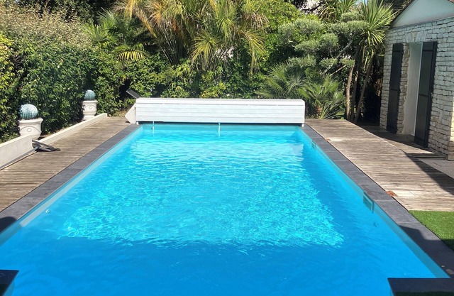 Villa with heated pool 100 meters plage du platin