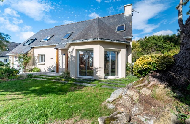 Villa with heated pool & garden - 5 min from the sea, by Groom