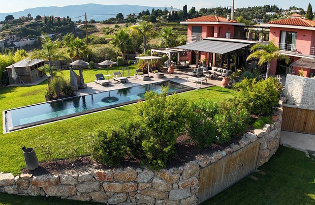 Villa With Heated Pool Sea View