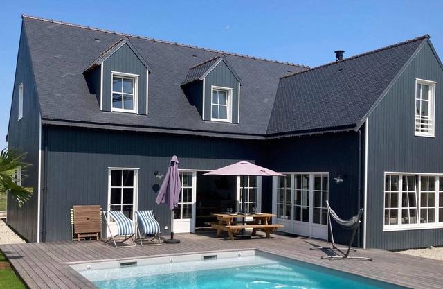 VILLA WITH POOL- 4 BEDROOMS- LA TRINITE SUR MER
