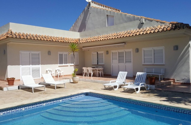 VILLA WITH POOL AND BARBECUE