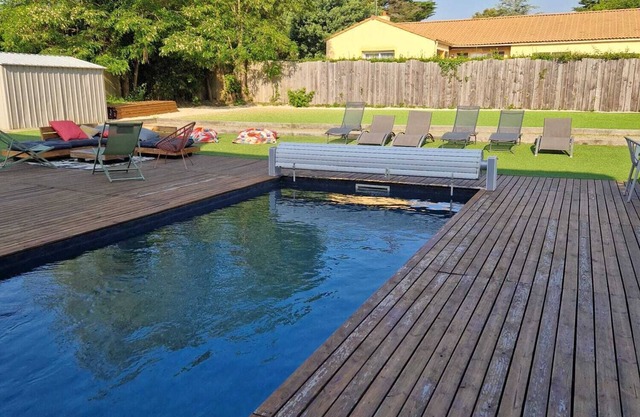 Villa with pool and jacuzzi close to the center