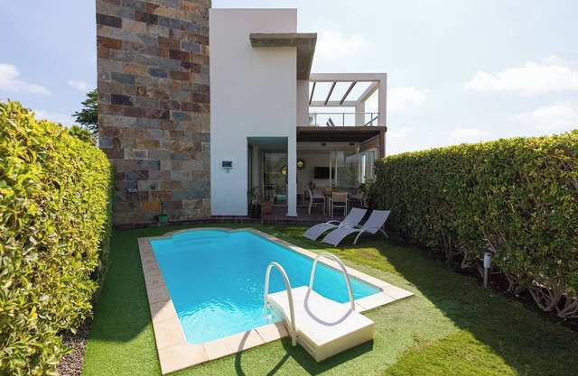Villa with private pool Salobre Villas Golfers I