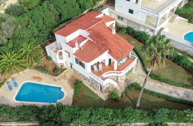 Villa with private pool and sea views located 5minutes from the beach