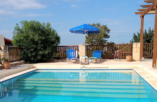 Villa with private pool, lovely views within easy walk to Vamos village