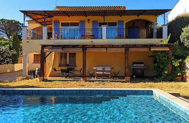 Villa with private pool - vineyard view, beach 8 mn away