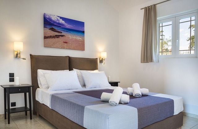 Villa with private pool in Svoronata near Avithos beach.