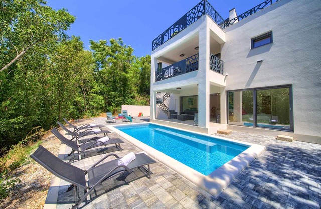 Villa with private pool and fantastic panoramic views