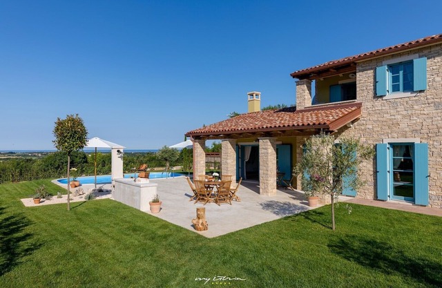 Villa with private pool located near Umag