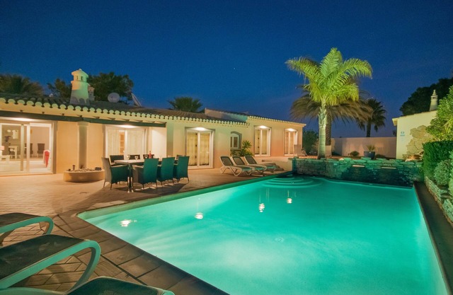 Villa with Private Pool, Fibre optic WIFI, Separate Children's Pool, Games room