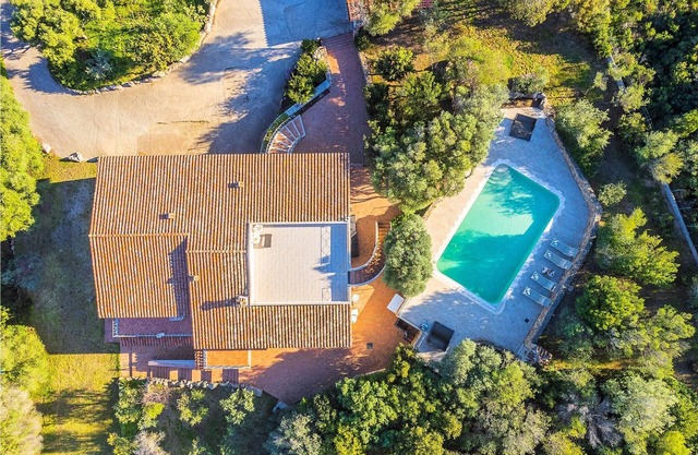 VILLA WITH PRIVATE SALTY POOL IN THE COUNTRYSIDE