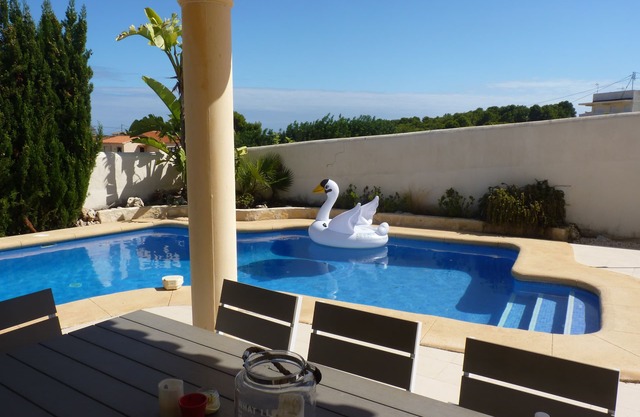 Villa with private swimming pool within walking distance of the sea and Moraira