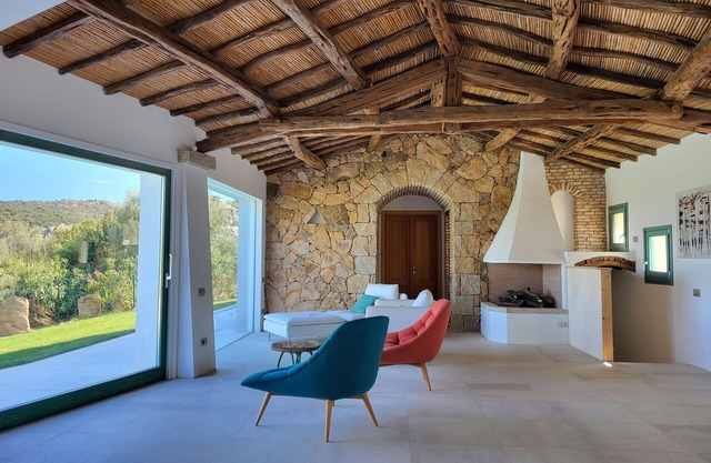 Villa with swimming pool and sea view