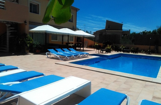VILLA WITH SWIMMING POOL 7 KM FROM THE PLAYA DEL ARENAL AND SEA VIEWS IDEAL GROUPS