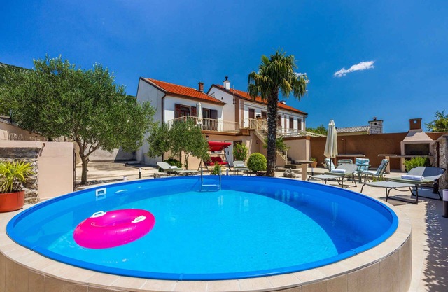 Villa with swimming pool and large sun terrace