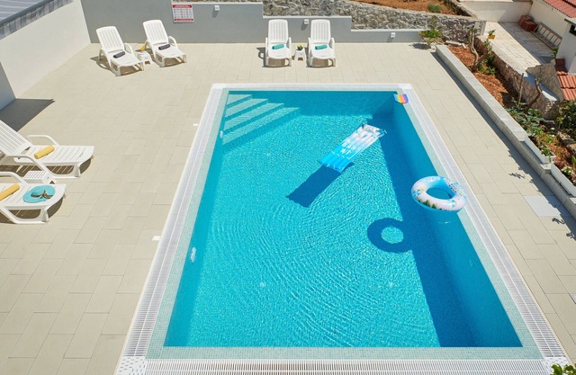 Villa ZEN Trogir - Studio Okrug - heated overflow pool, parking - EV charging