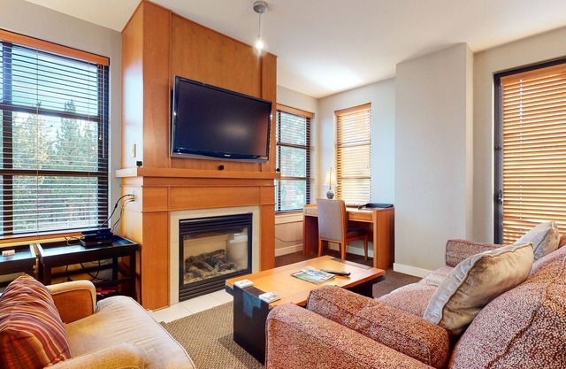 Village Monache #311 (2-Bedroom Condo) with Pool and Mountain view - Pets Allowed by RedAwning