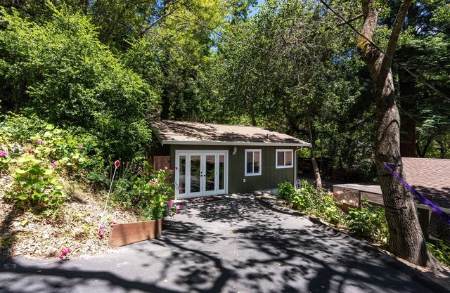 VillaNola! Your Santa Cruz Mnts Abode Under Redwoods, No Crowds & All Adventure!