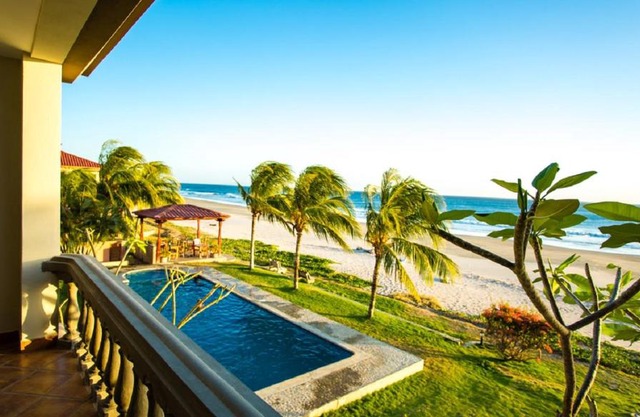 Villas Iguana A-7 Beachfront Condo