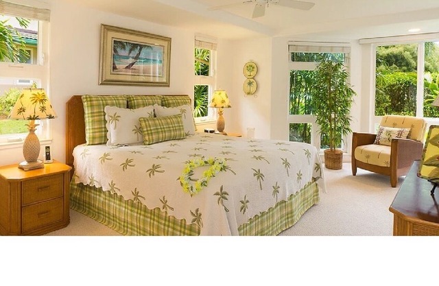 Villas on the Prince 34-luxury townhouse, walk to beach, shopping, dining.