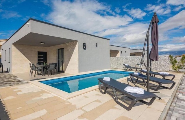 Villas Resort in Vir with pool