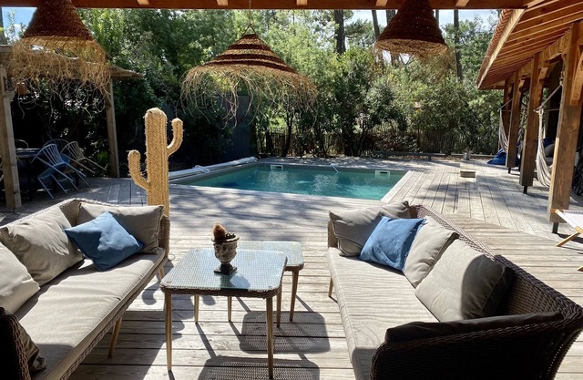 VILLAVI ! a charming wooden villa on the heights of Piraillan