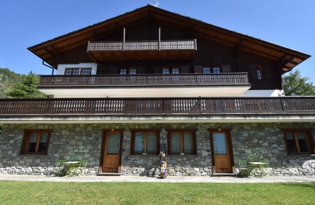 Ville Sur Sarre Apartment, Sleeps 4 with WiFi