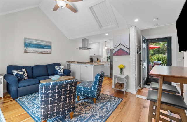 Vineyard Sound Retreat Sleeps 6!