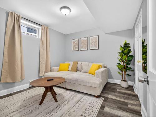 Vintage 2BR apt in Boston with Free Parking