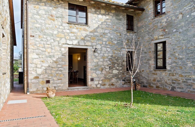 Vintage Apartment in Magione with Swimming Pool